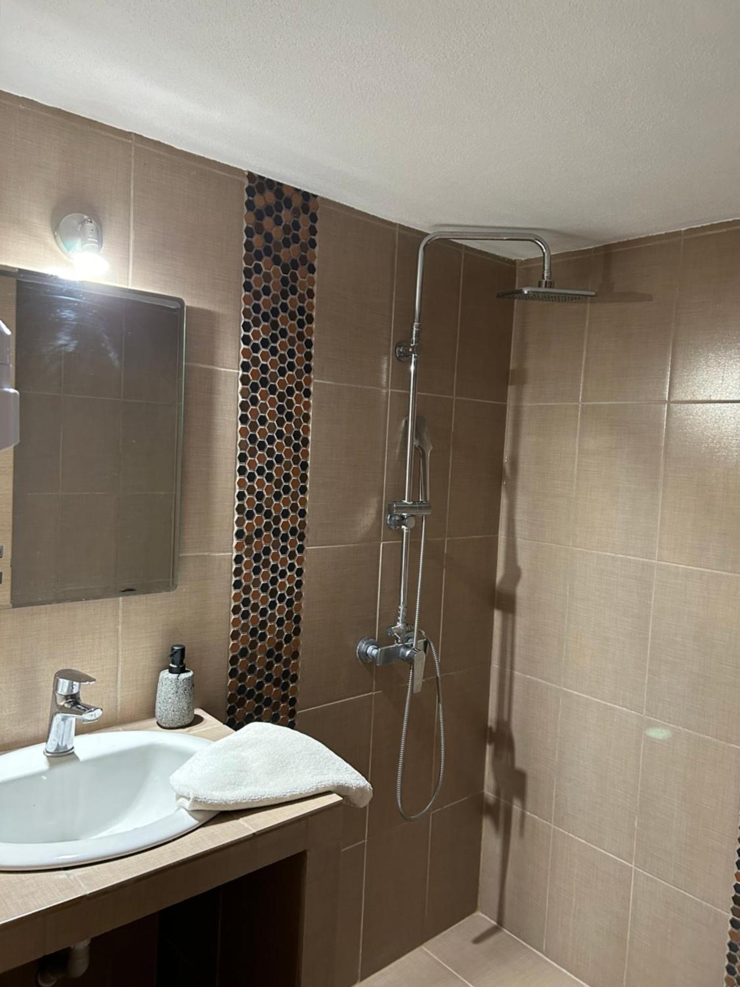 Апартаменты E & F Sea View Flat Неа-Перамос Экстерьер фото